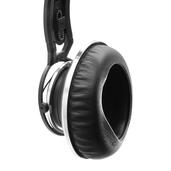 K872 - Black - Master reference closed-back headphones - Detailshot 1